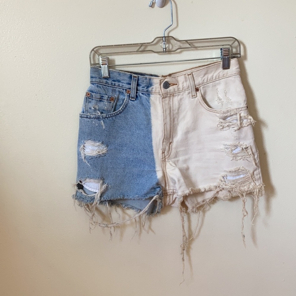 ❌SOLD❌Levi’s Vintage high waisted two tone shorts - Picture 3 of 7